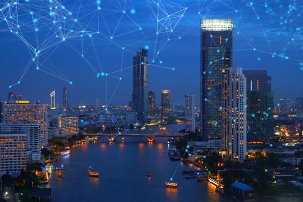 基于物聯網的機房環境監控系統的感知層包含哪些設備？